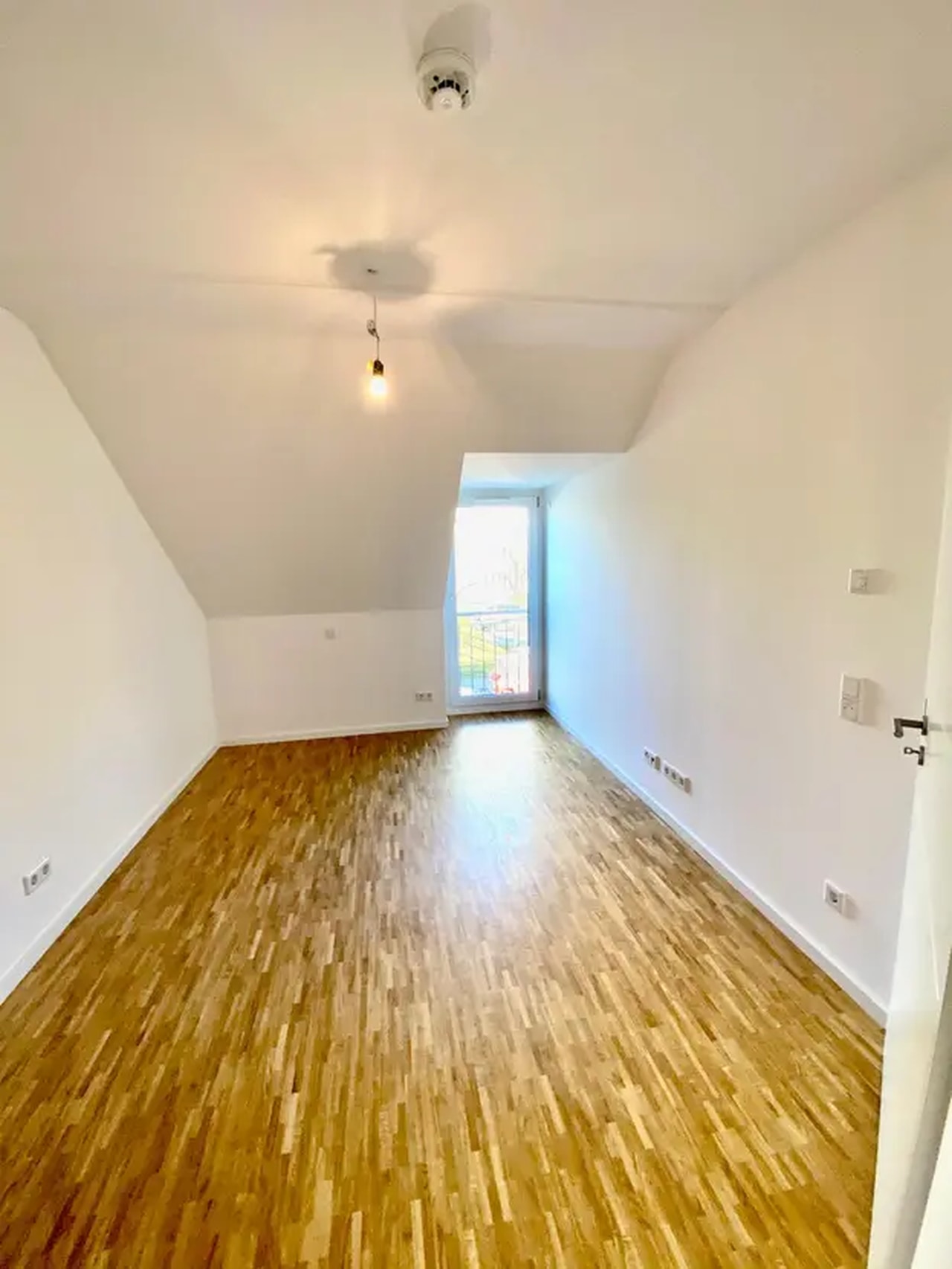 NEUwertiger Dachterrassentraum mit hohen Räumen, Inselküche und Galerie