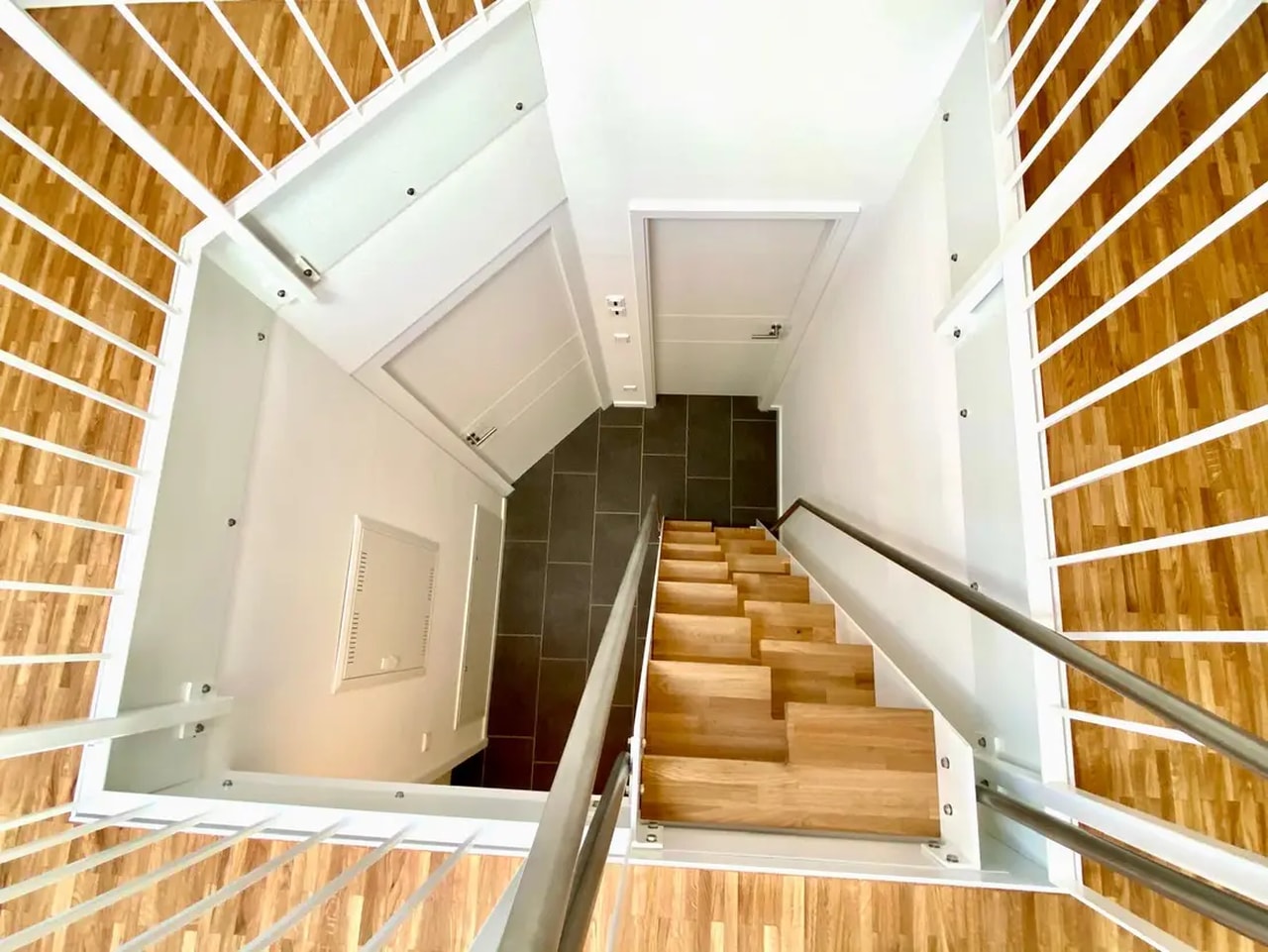 NEUwertiger Dachterrassentraum mit hohen Räumen, Inselküche und Galerie