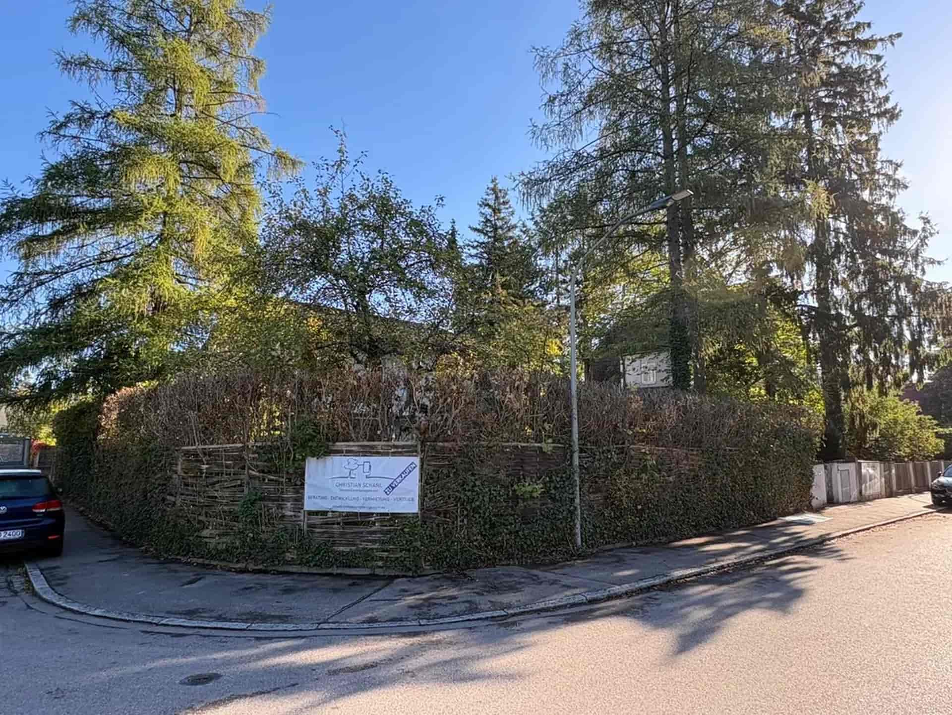 Traumhaftes Baugrundstück in ruhiger Bestlage der Pasinger Waldkolonie, nahe dem Stadtpark - Christian Scharl Immobilienmanagement